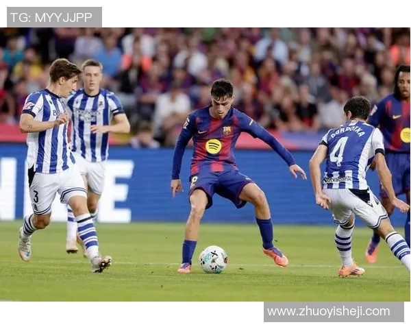 足球球星跪地滑行庆祝瞬间点燃全场激情